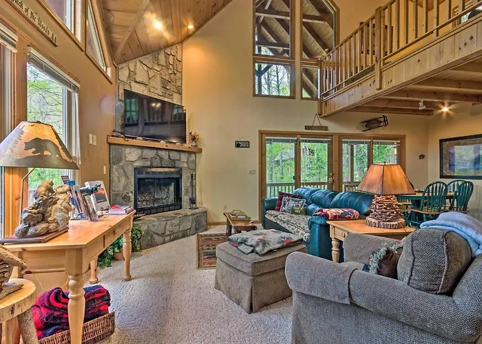 Spacious Maggie Valley Cabin With Hot Tub And Mtn View