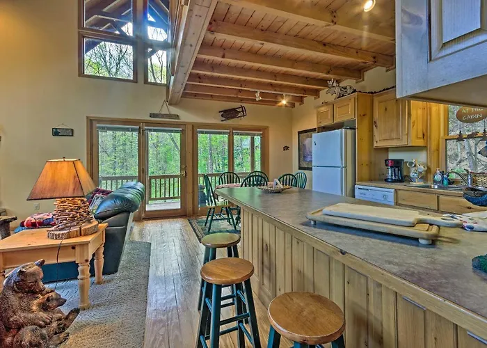 Spacious Maggie Valley Cabin With Hot Tub And Mtn View