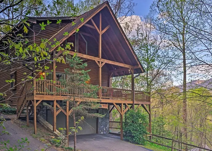 Spacious Maggie Valley Cabin With Hot Tub And Mtn View