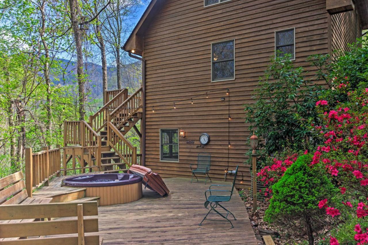Spacious With Hot Tub And Mtn View Casa de Férias Maggie Valley